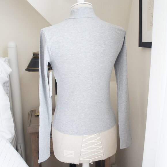 Athleta Signature Rib Mockneck Turtleneck Shirt Size Small in Color Grey Heather - Picture 10 of 12